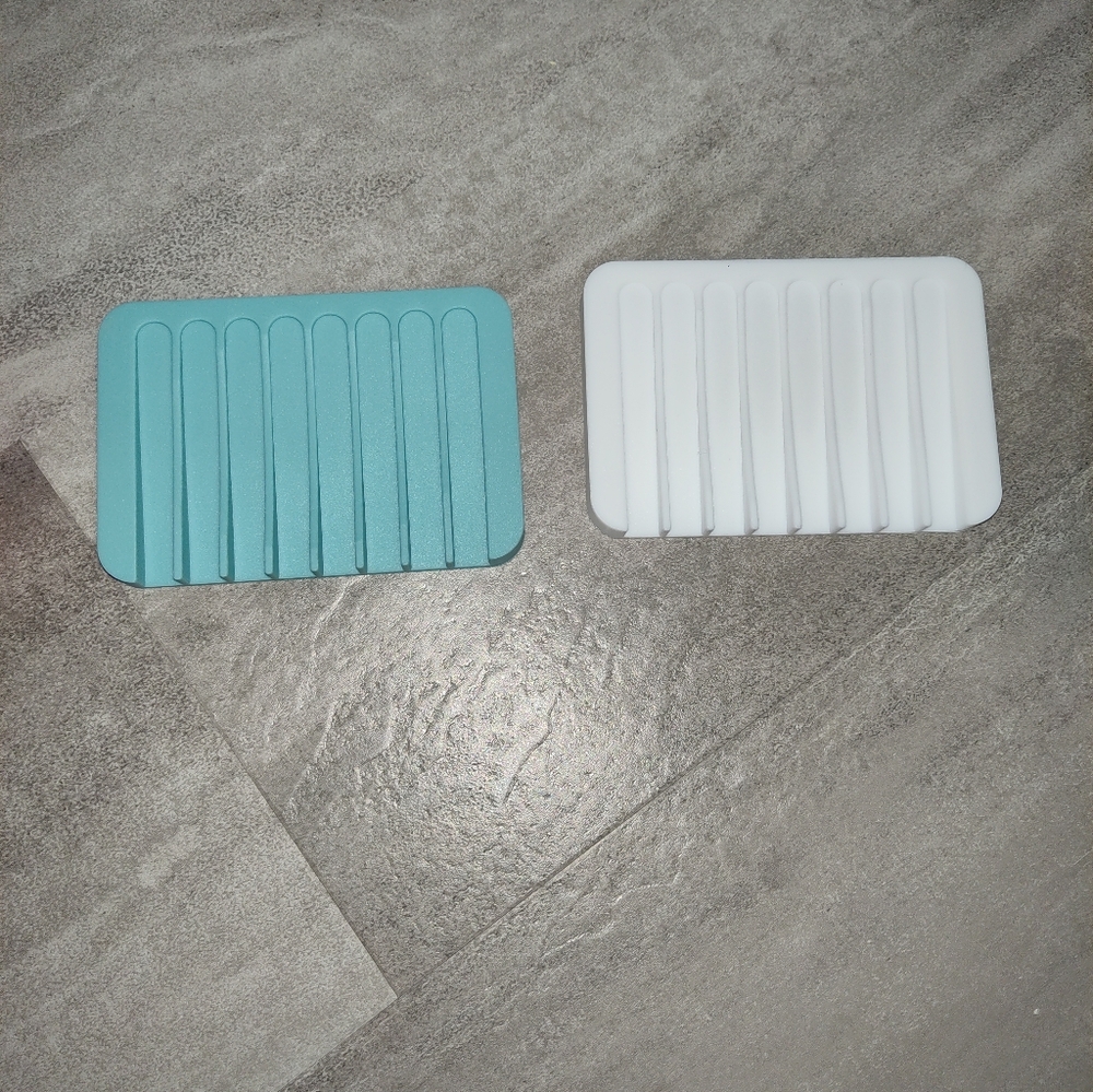 2 Pack Self Draining Soap Holder Tray Silicone Soap Dish Bathroom Kitchen New